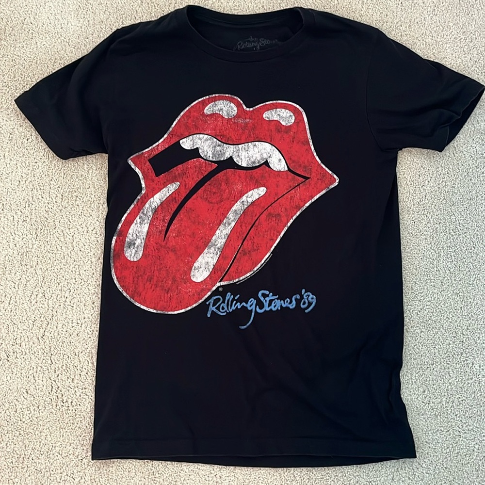 Rolling Stones tee.